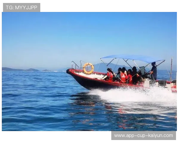 海岸线特色渔舟漂移，水上速度与激情的挑战，海岸线水上运动基地